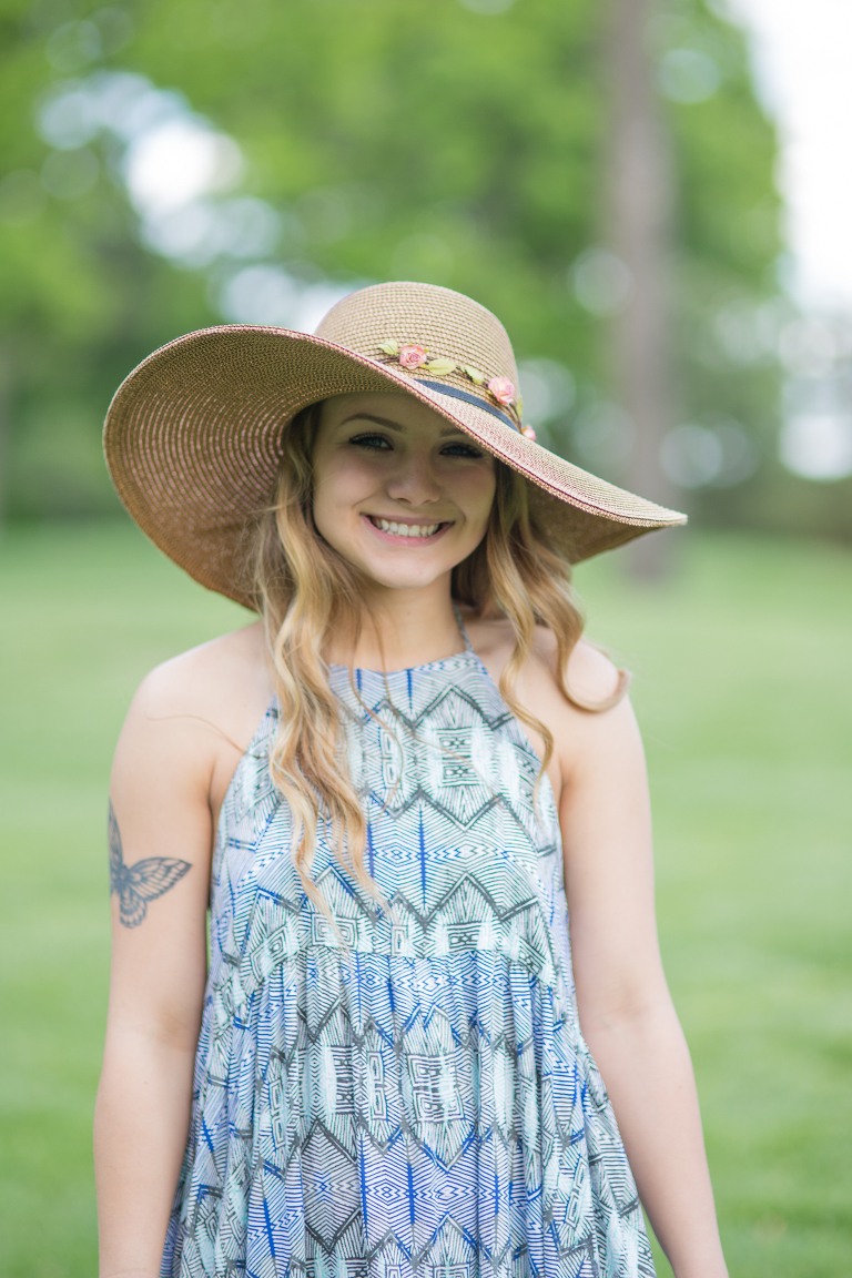 girl with hat senior pictures